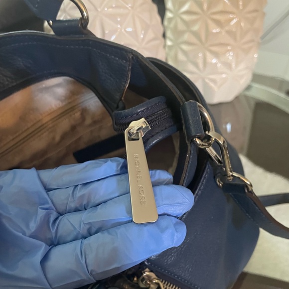 Michael Kors Navy Leather, top zip hand and shoulder bag with Silver hardware - Picture 7 of 11